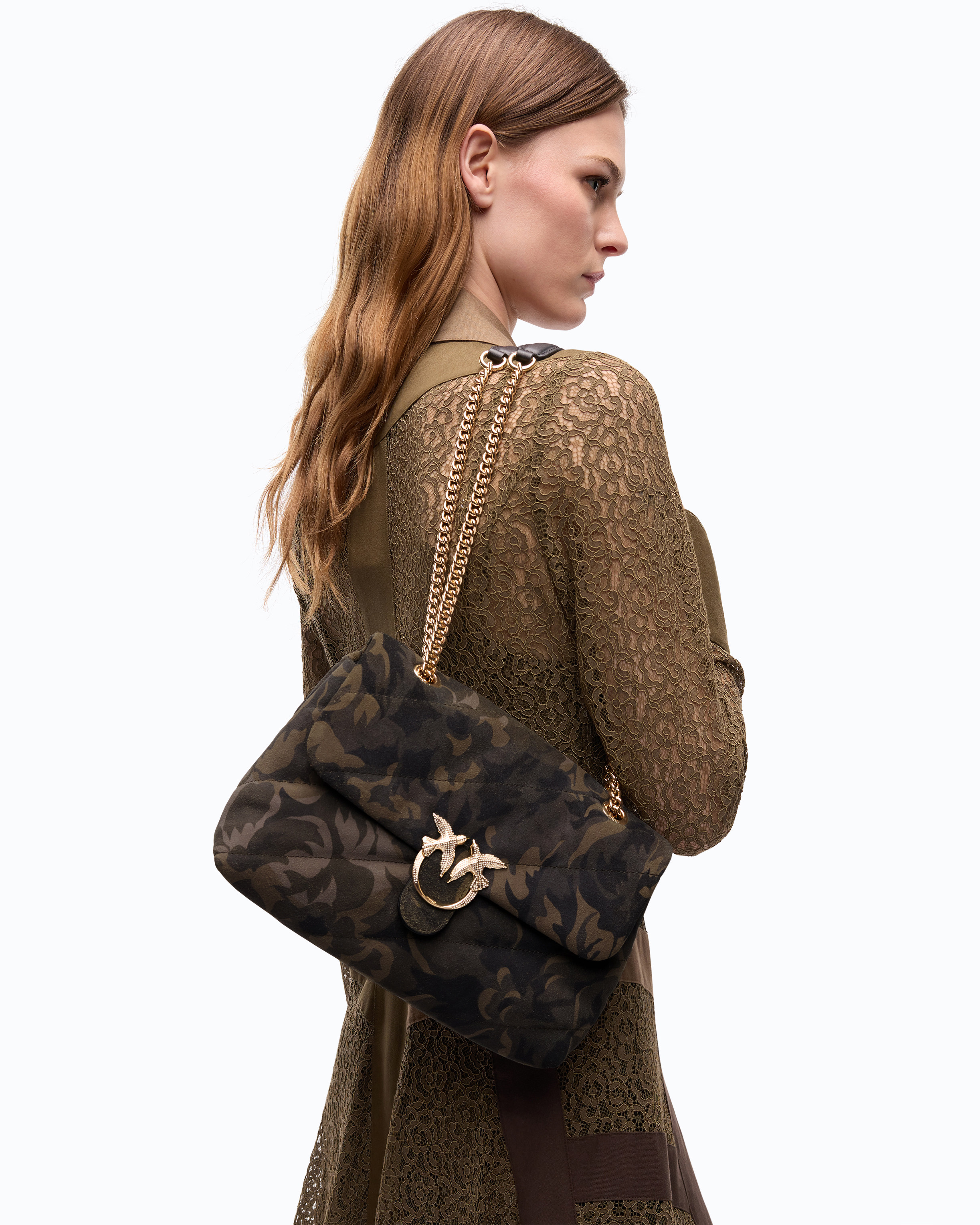Bolso Bandolera Mediano Love Bag Puff De Ante Con Estampado De Camuflaje Y Hebilla Tipo Joya
