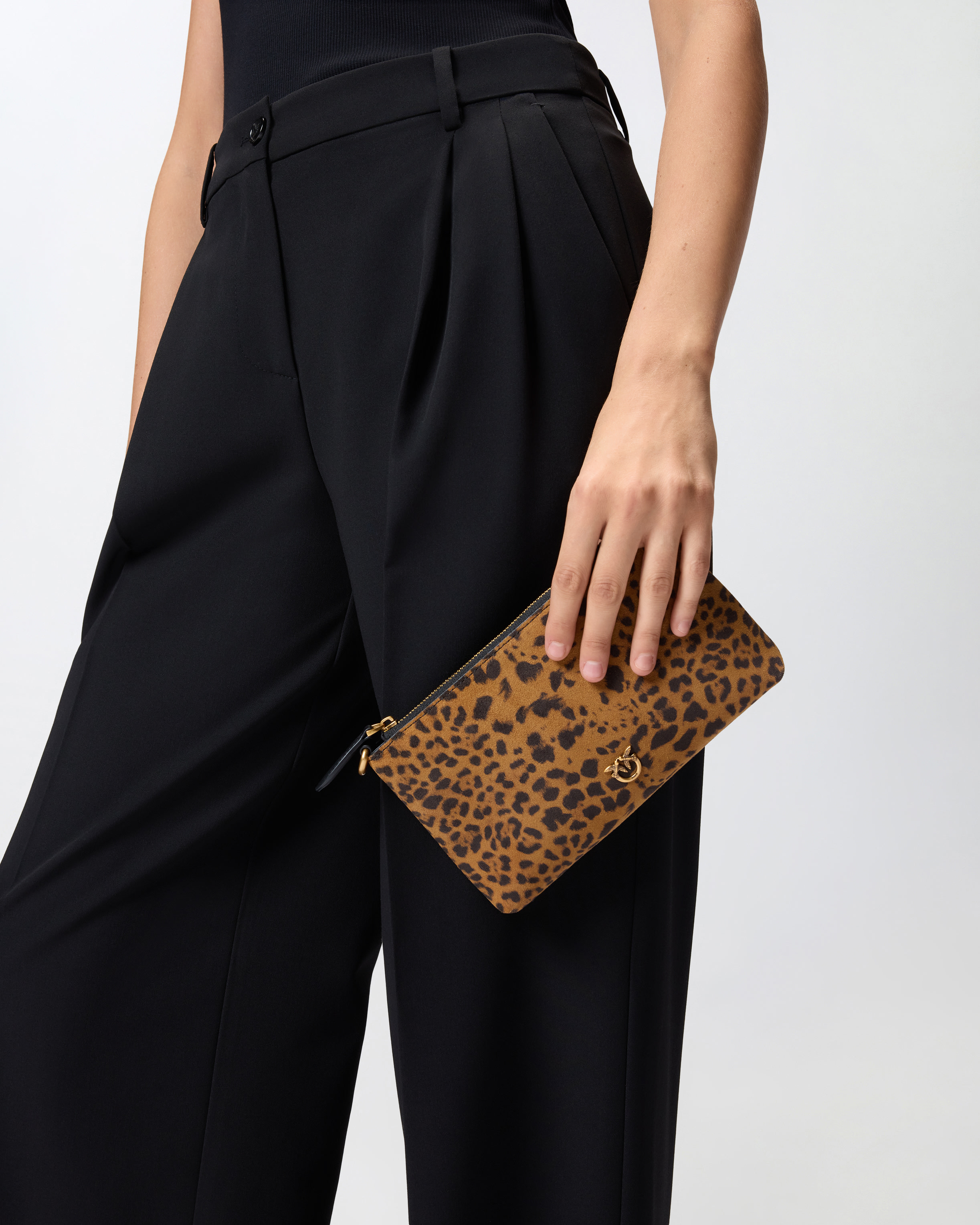 Kleiner Umhängebeutel Aus Veloursleder Mit Leopardenprint