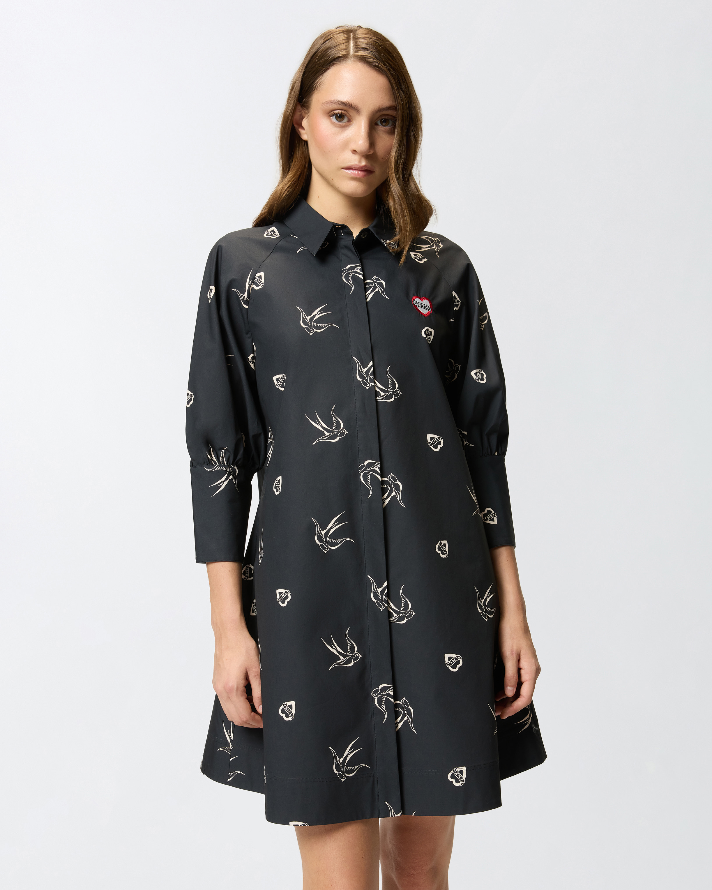 Kurzes Blusenkleid Mit Tattoo-Print