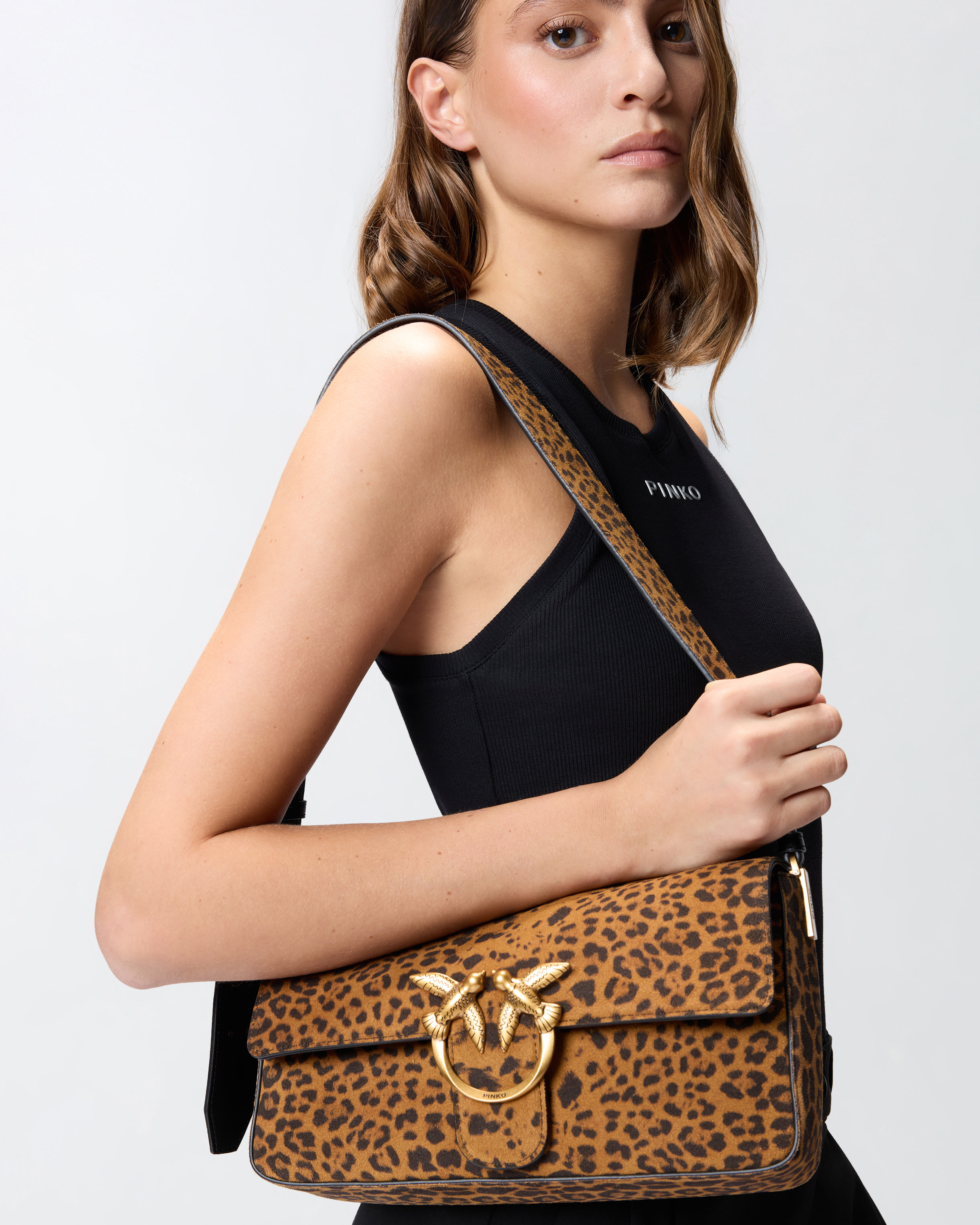 Bolso De Hombro Mediano Love Bag One Slouchy De Ante Con Estampado De Leopardo