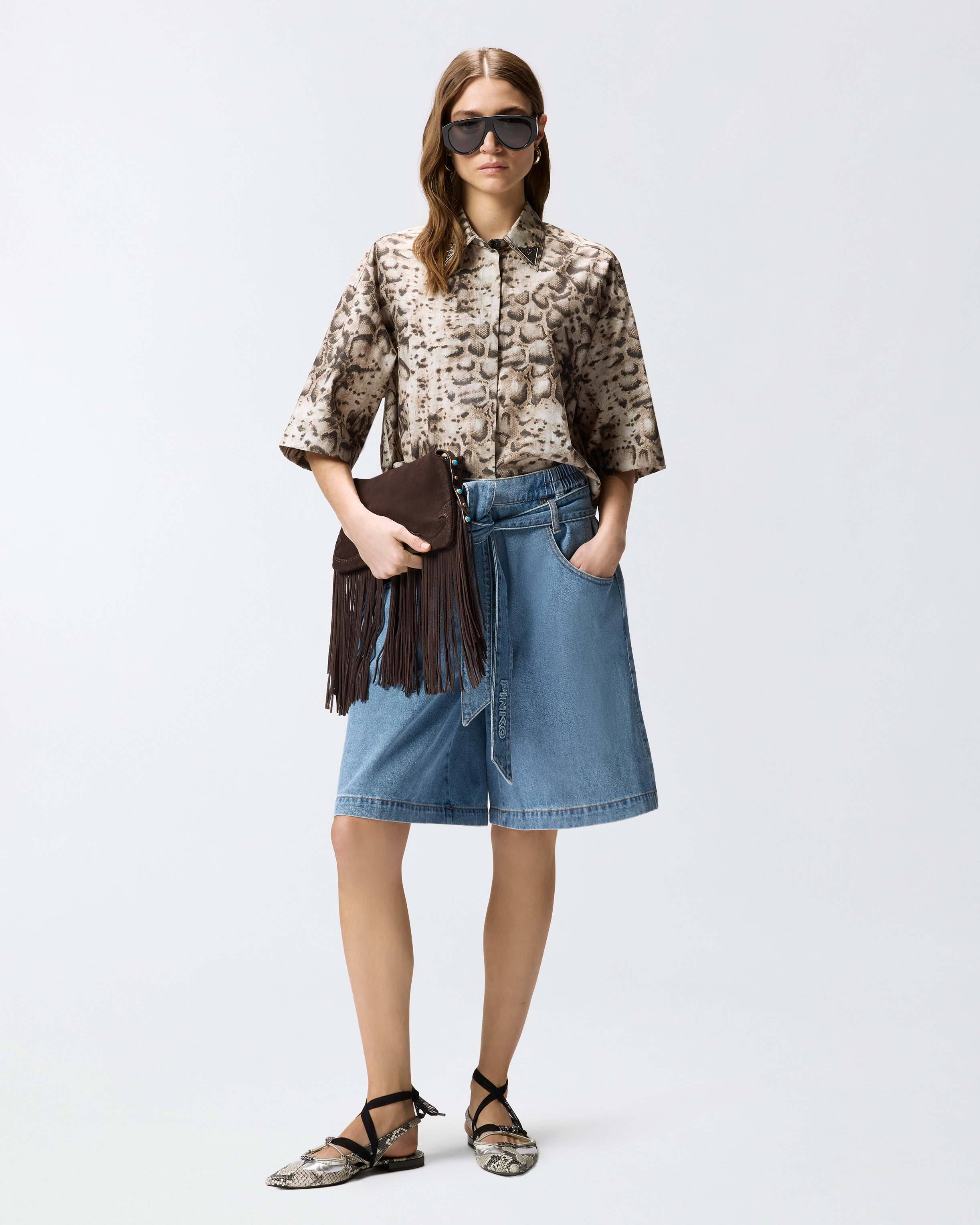 Bermudas Mit Wide Leg Aus Denim Mit Gürtel