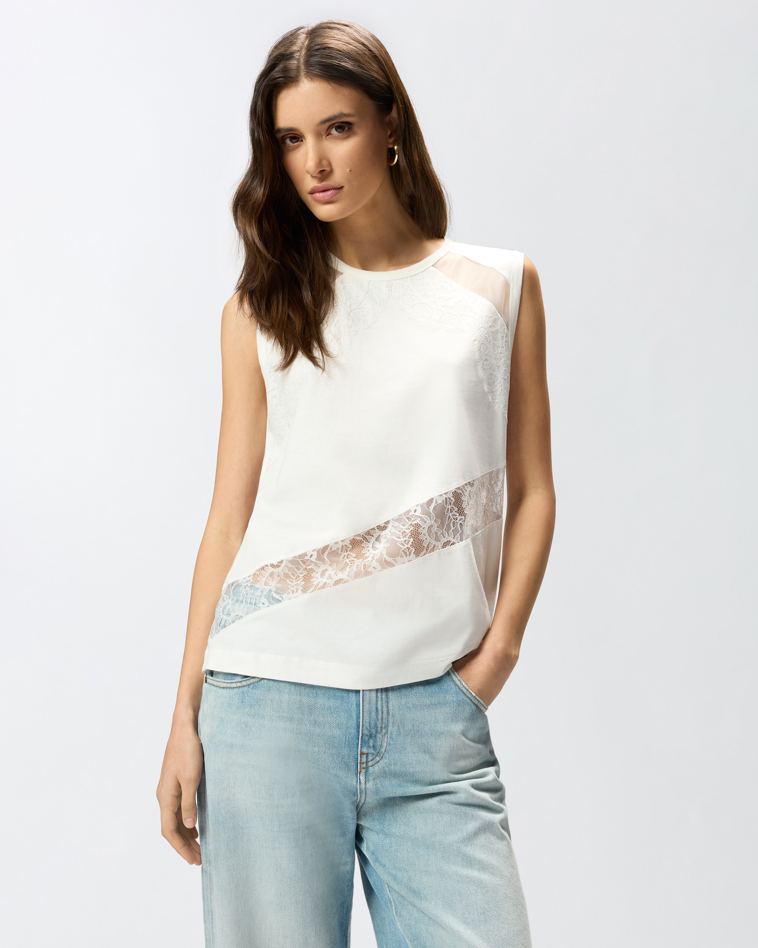 Top Smanicato Con Dettagli In Pizzo