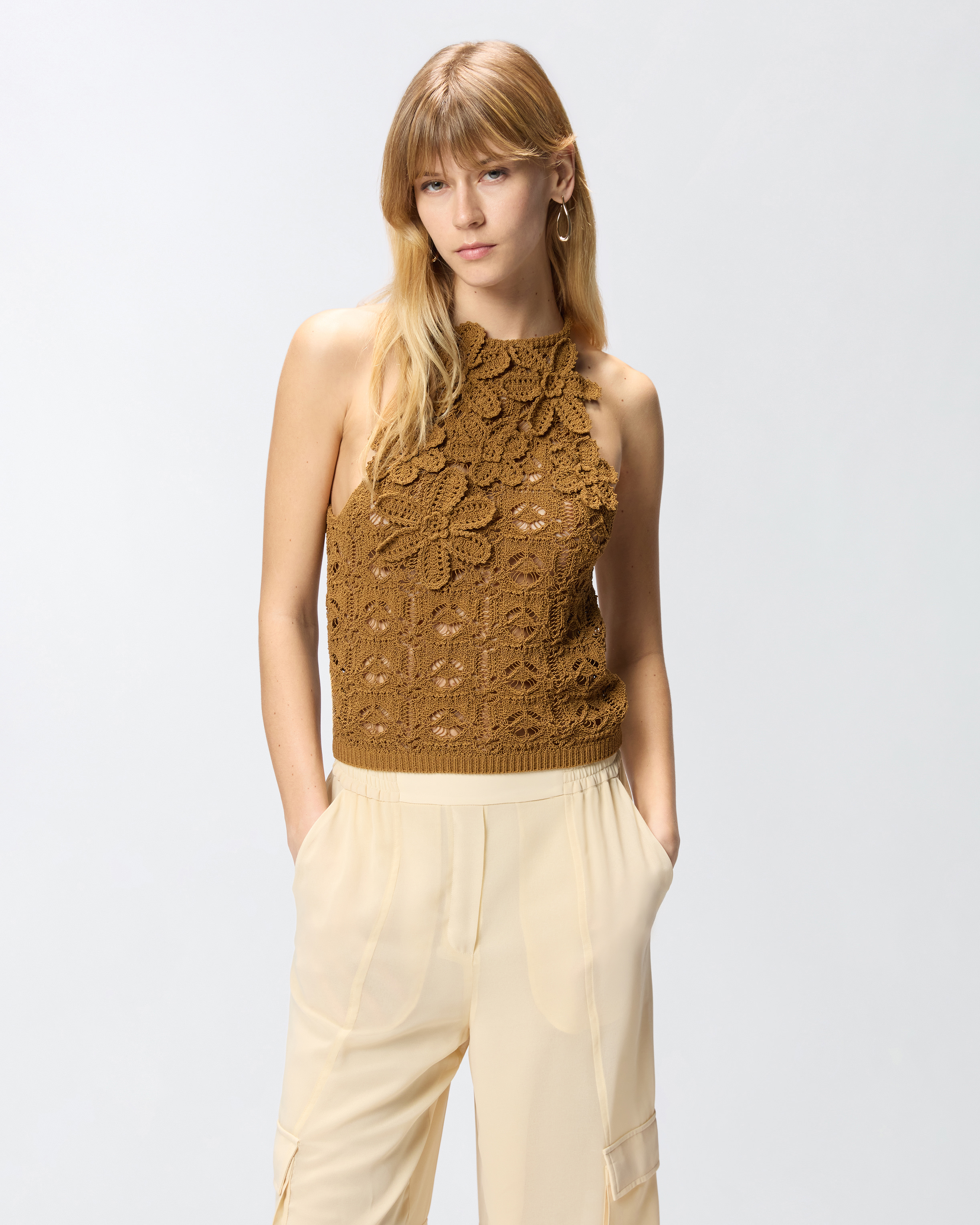 Haut Effet Crochet Avec Fleurs Appliquées